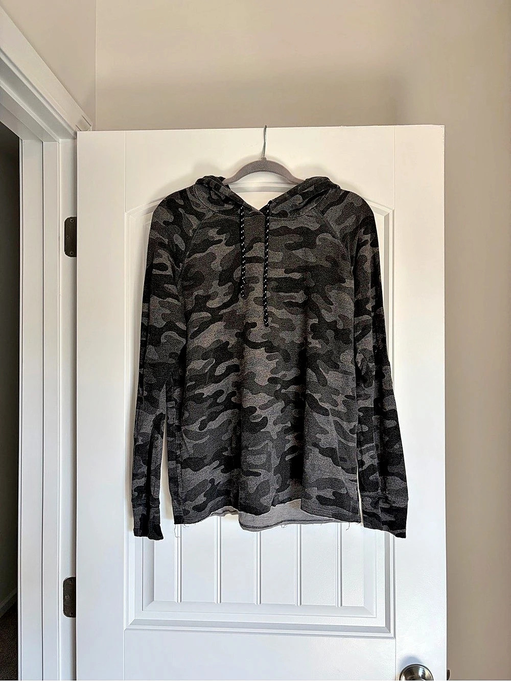 SUNDRY Camo Hoodie Camo Pullover Hoodie Size S